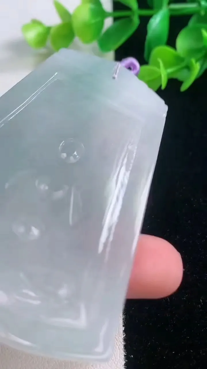 天然A货翡翠文殊菩萨吊坠，尺寸77.7-49.6-4.8，重量:42.21g
11月27日