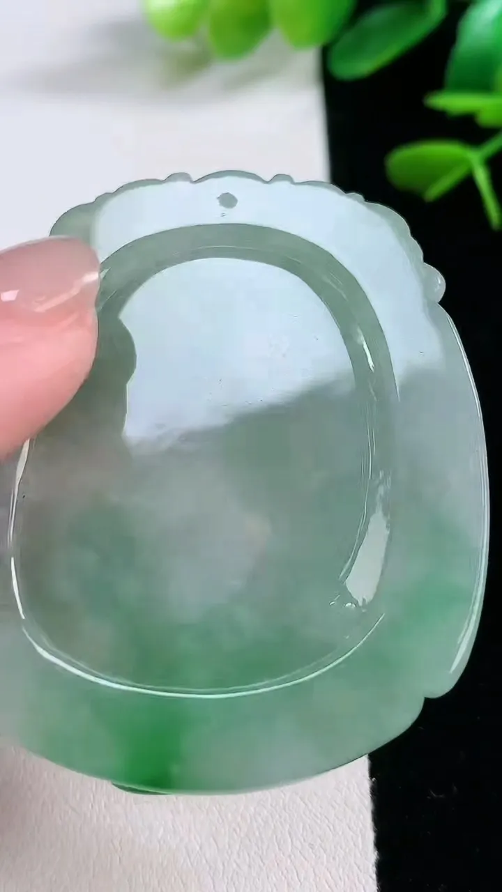 天然A货翡翠凤凰吊坠，尺寸 55.2-45.8-6.5，重:29.48g
11月27日