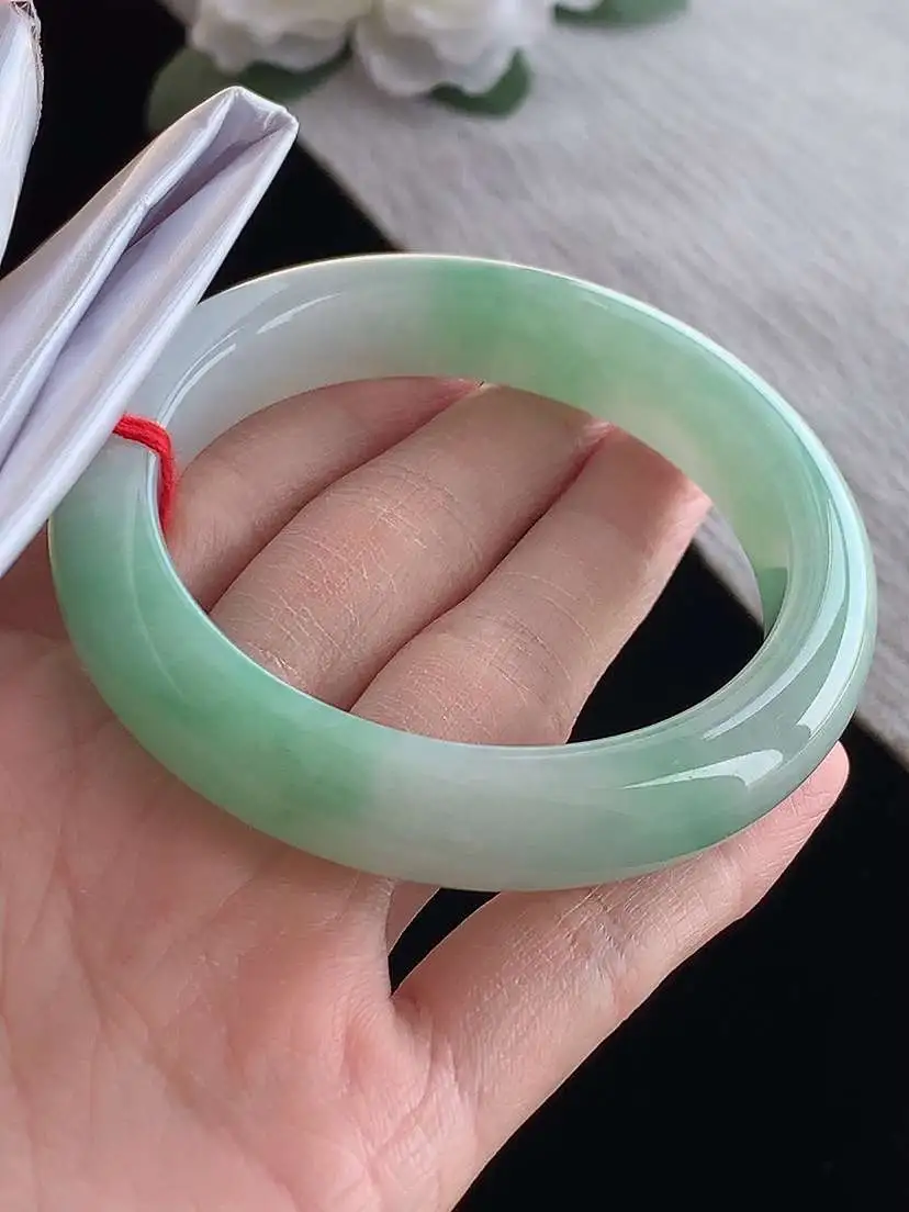 a货翡翠老坑冰种飘绿正装正圈手镯56-57圈口  尺寸56.2×12×9.2mm 1126