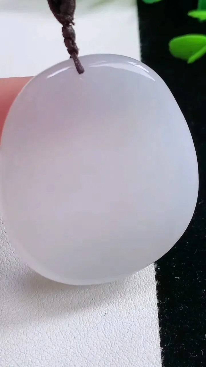 天然A货翡翠白冰悟道吊坠，尺寸 45.5-39.5-6，重:31.99g
11月27日