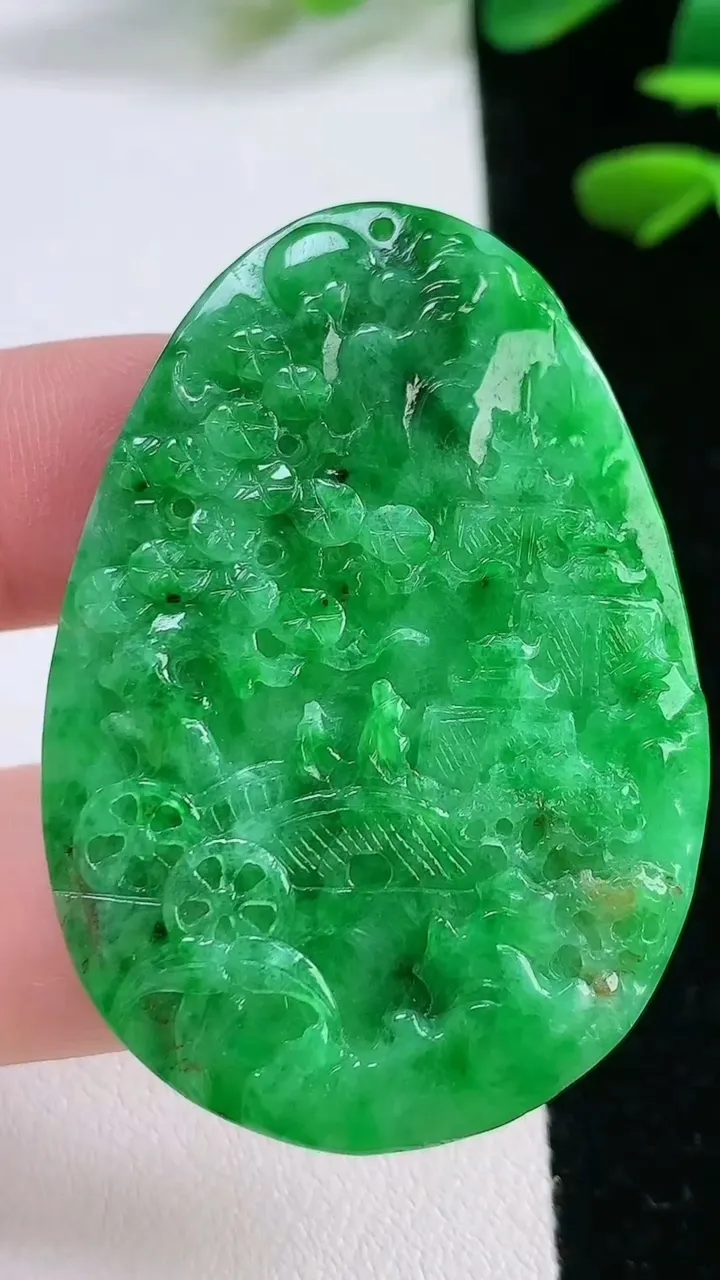 天然A货翡翠山水牌吊坠，尺寸 49-34-6，重:19.31g
11月27日