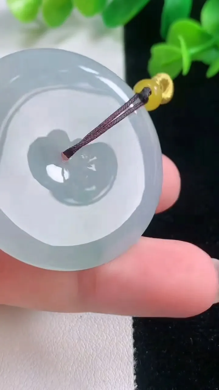 天然A货翡翠飘花平安扣吊坠，尺寸40.5-5.8，重量:19.95g
11月27日