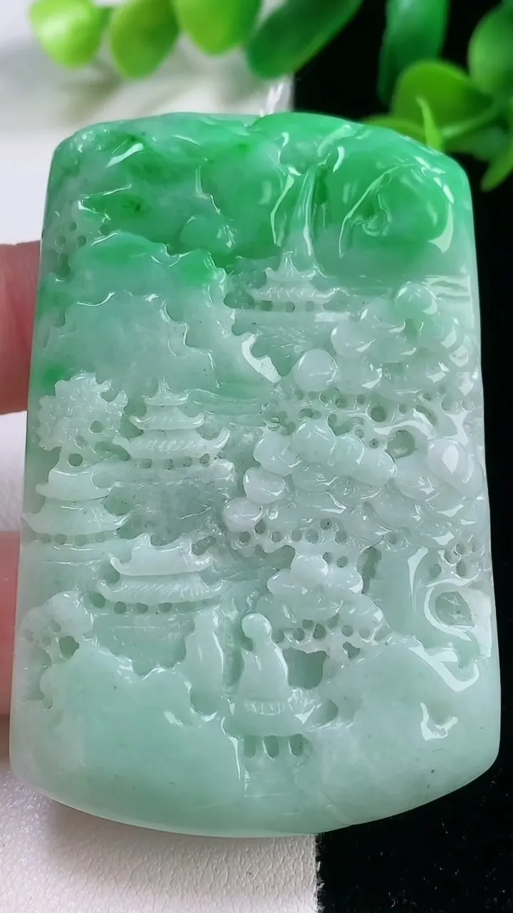 天然A货翡翠山水牌吊坠，尺寸53.5-41.4-5.8，重量:43.18g
11月27日