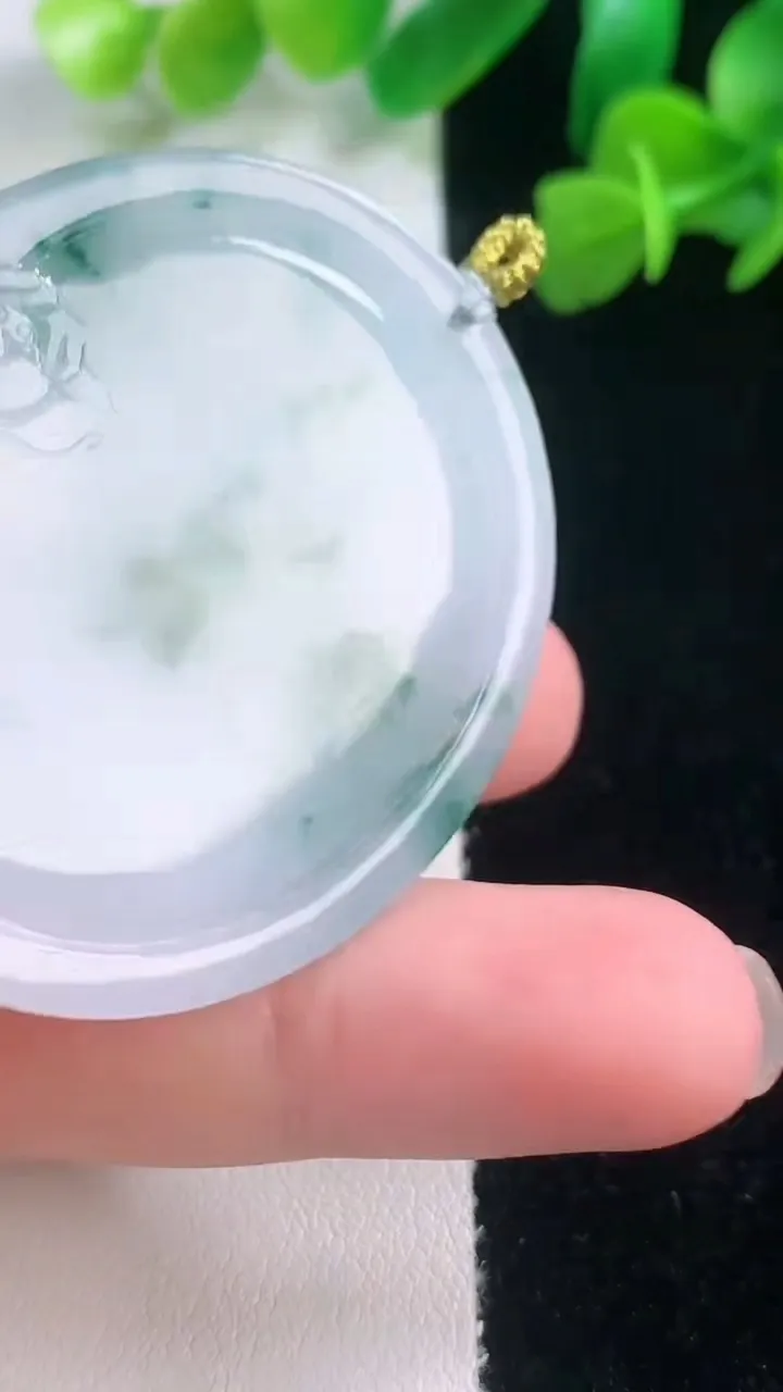 天然A货翡翠飘花生肖猴吊坠，尺寸48-40.7-5.2，重量:21.42g
11月27日