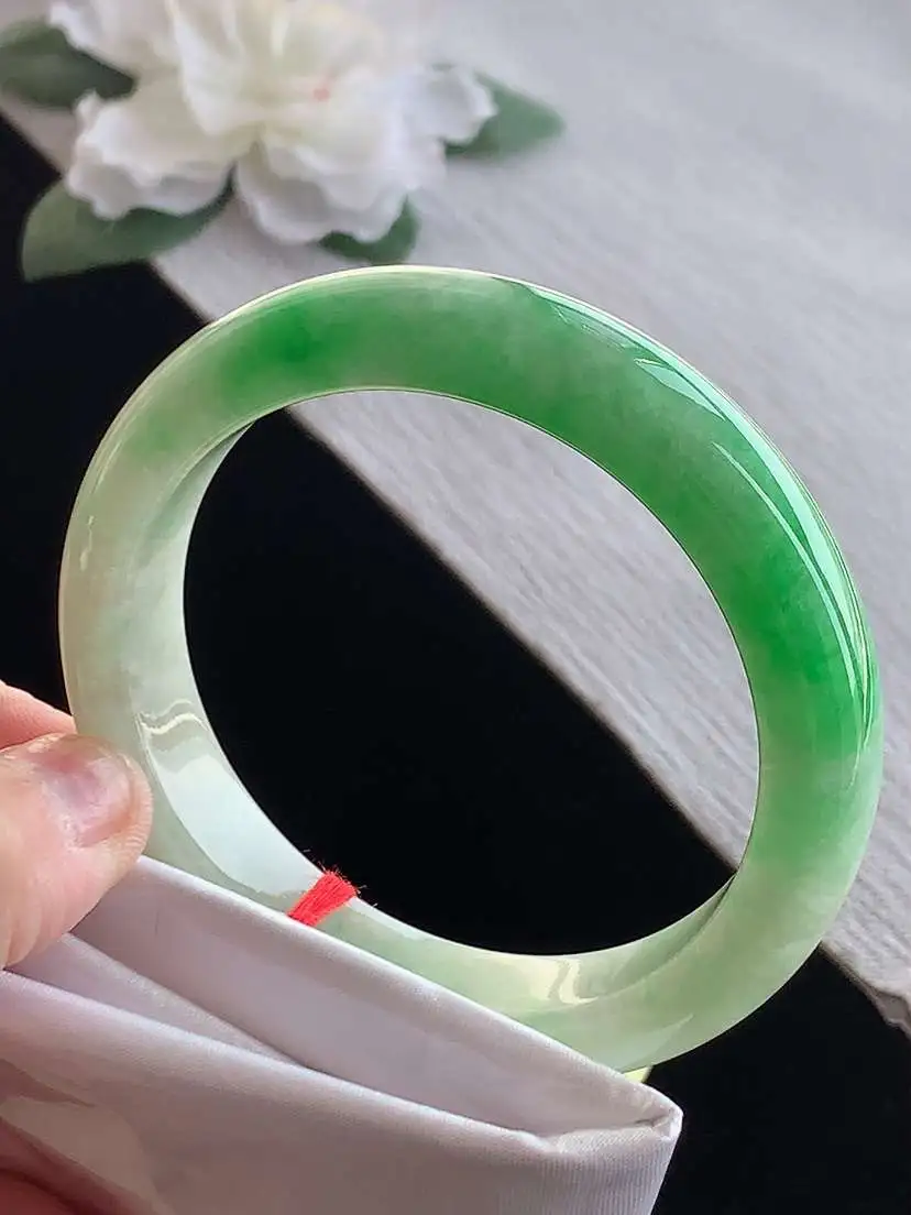 a货翡翠老坑冰种飘绿正装正圈手镯56-57圈口  尺寸56.2×12.3×8.3mm 1126