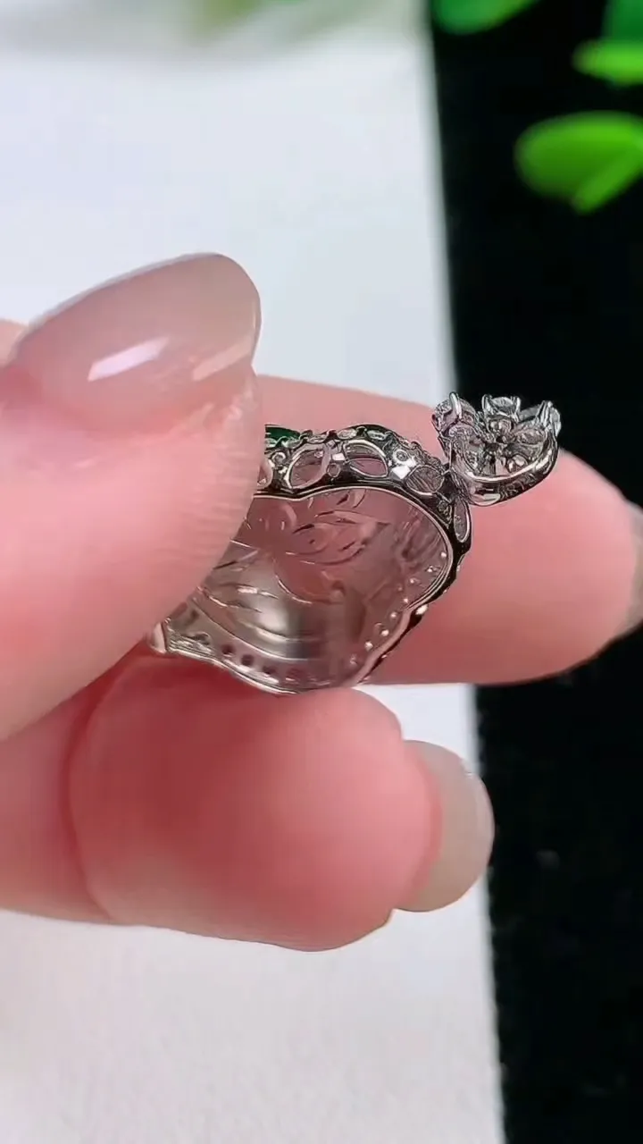 天然A货翡翠佛公吊坠，尺寸 13.2-14.6，重:3.09g
11月27日