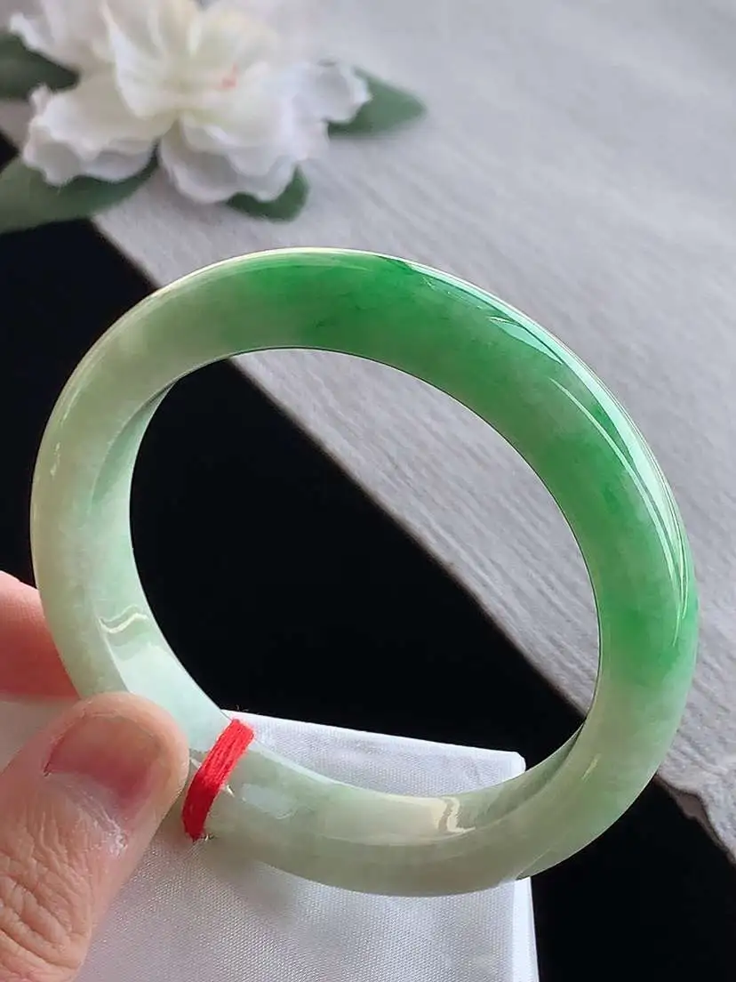 a货翡翠老坑冰种飘绿正装正圈手镯56-57圈口  尺寸56.2×12.3×8.3mm 1126