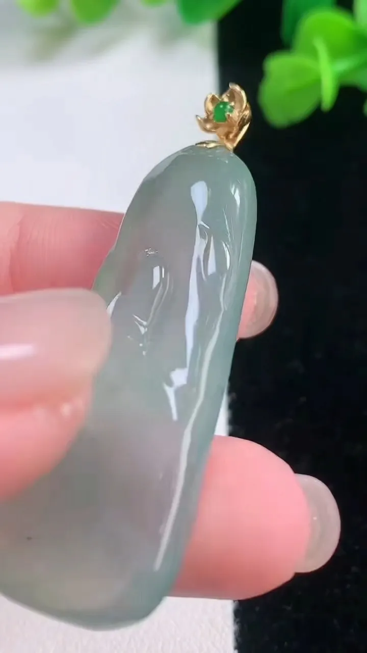天然A货翡翠悟道吊坠，尺寸44.8-16.5-4.7，重量:18.26g
11月27日