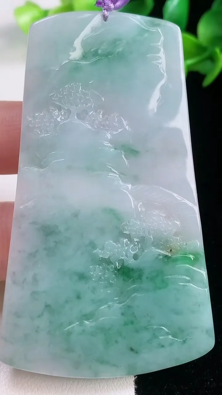 天然A货翡翠山水牌吊坠，尺寸73.8-42.7-5.7，重量:40.04g
11月27日