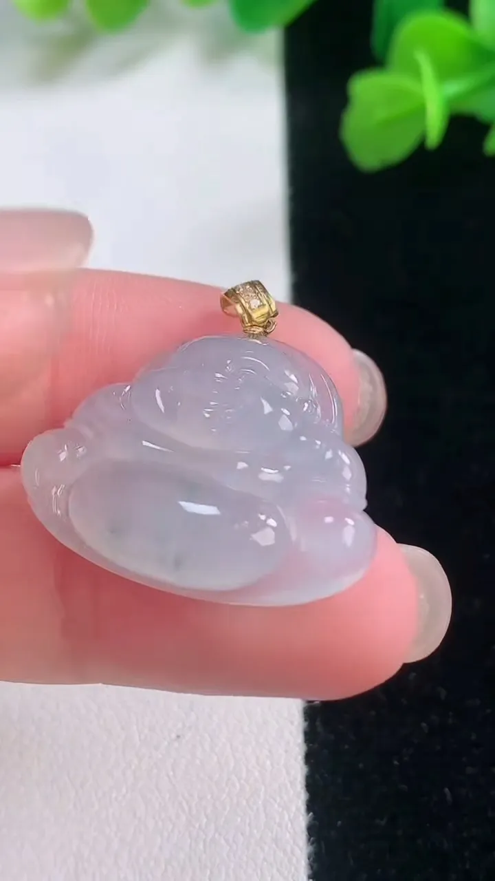 天然A货翡翠种飘花佛公吊坠，尺寸19.5-27.3-5.6，重量:4.57g
11月27日