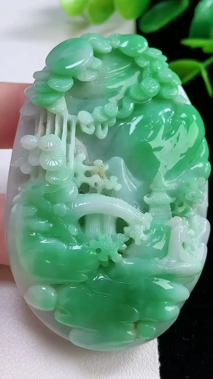 天然A货翡翠山水吊坠，尺寸 69.5-45-17，重:99.10g
11月27日