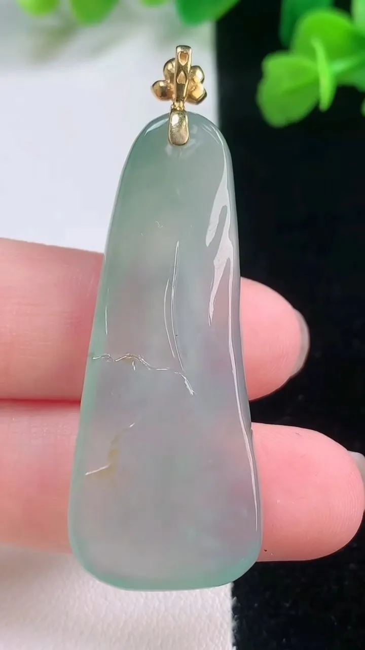 天然A货翡翠悟道吊坠，尺寸44.8-16.5-4.7，重量:18.26g
11月27日