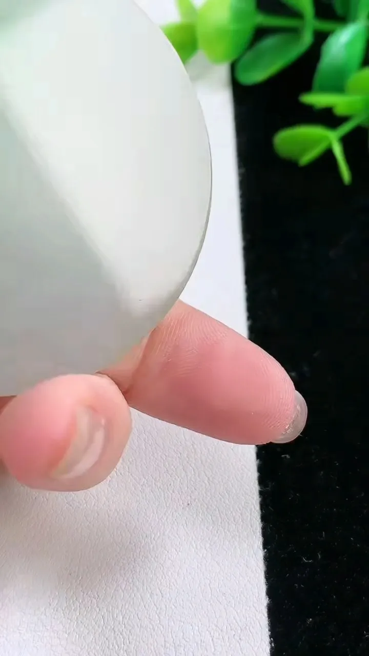 天然A货翡翠无事牌镶嵌件，尺寸 54-5，重:42.54g
11月27日