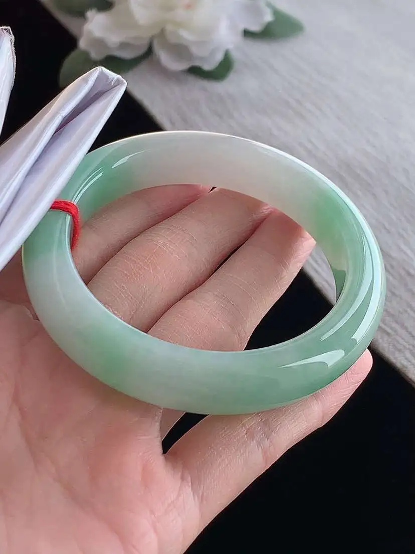 a货翡翠老坑冰种飘绿正装正圈手镯56-57圈口  尺寸56.2×12×9.2mm 1126