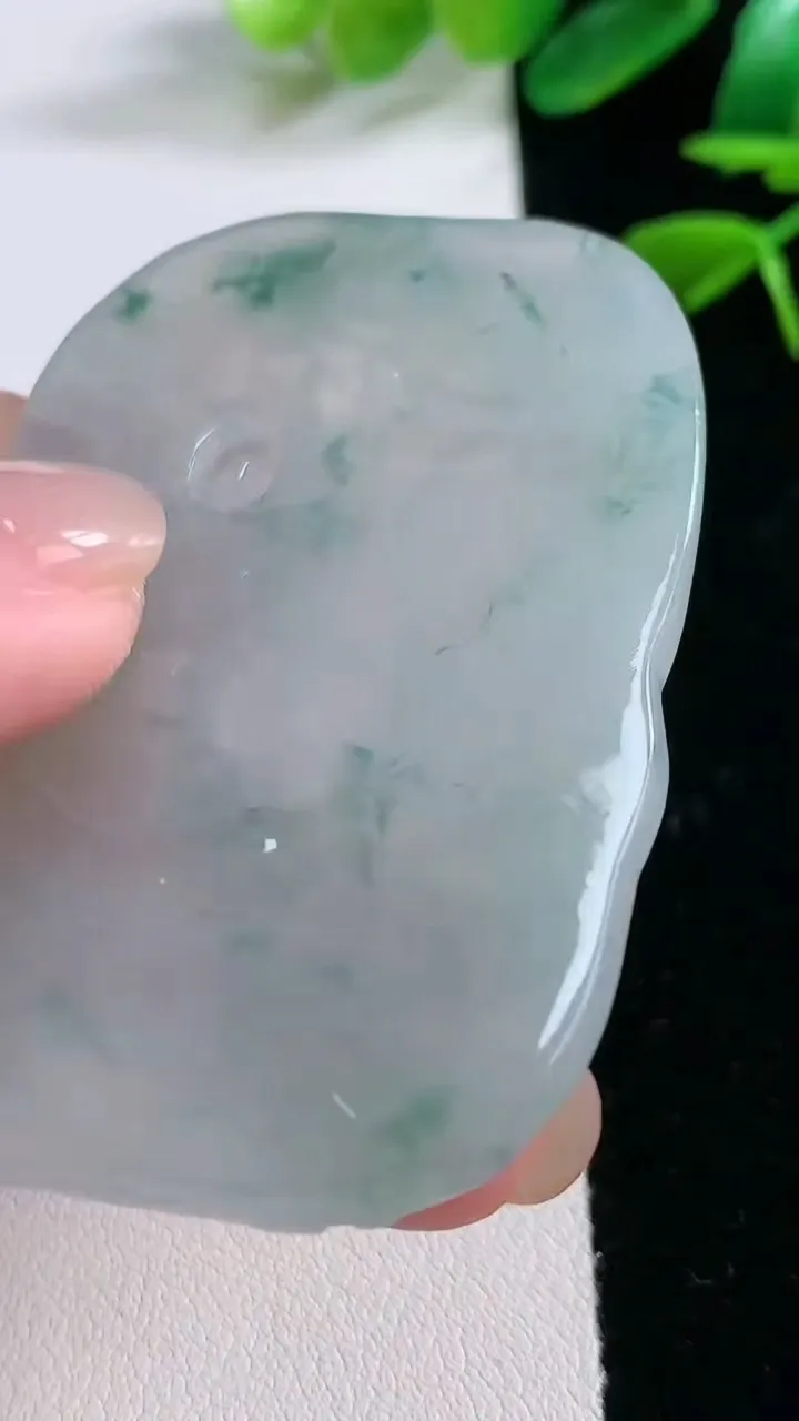 天然A货翡翠飘花大势至菩萨吊坠，尺寸 60-46-5，重:32.30g
11月27日