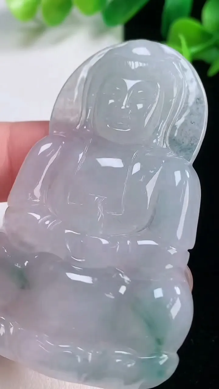 天然A货翡翠冰种飘花观音菩萨吊坠，尺寸63-38.7-5.2，重量:23.69g
11月28日