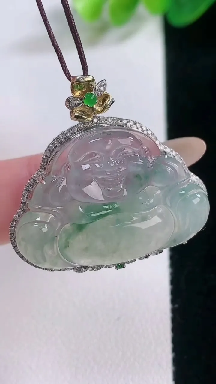 天然A货翡翠种佛公吊坠，尺寸33.2-33.4-8.7，裸石22-31.6重量:7.85g
11月2