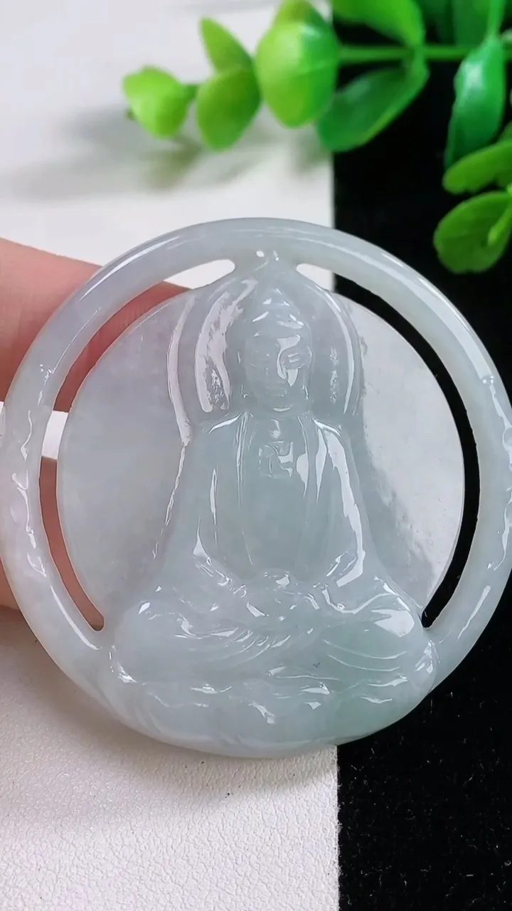 天然A货翡翠大日如来吊坠，尺寸 53.8-5.6，重:25.68g
11月28日