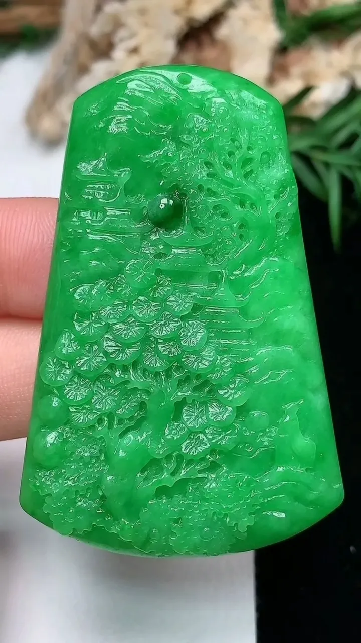 天然A货翡翠山水牌吊坠，尺寸53.6-35.4-5，重量:16.85g
11月28日