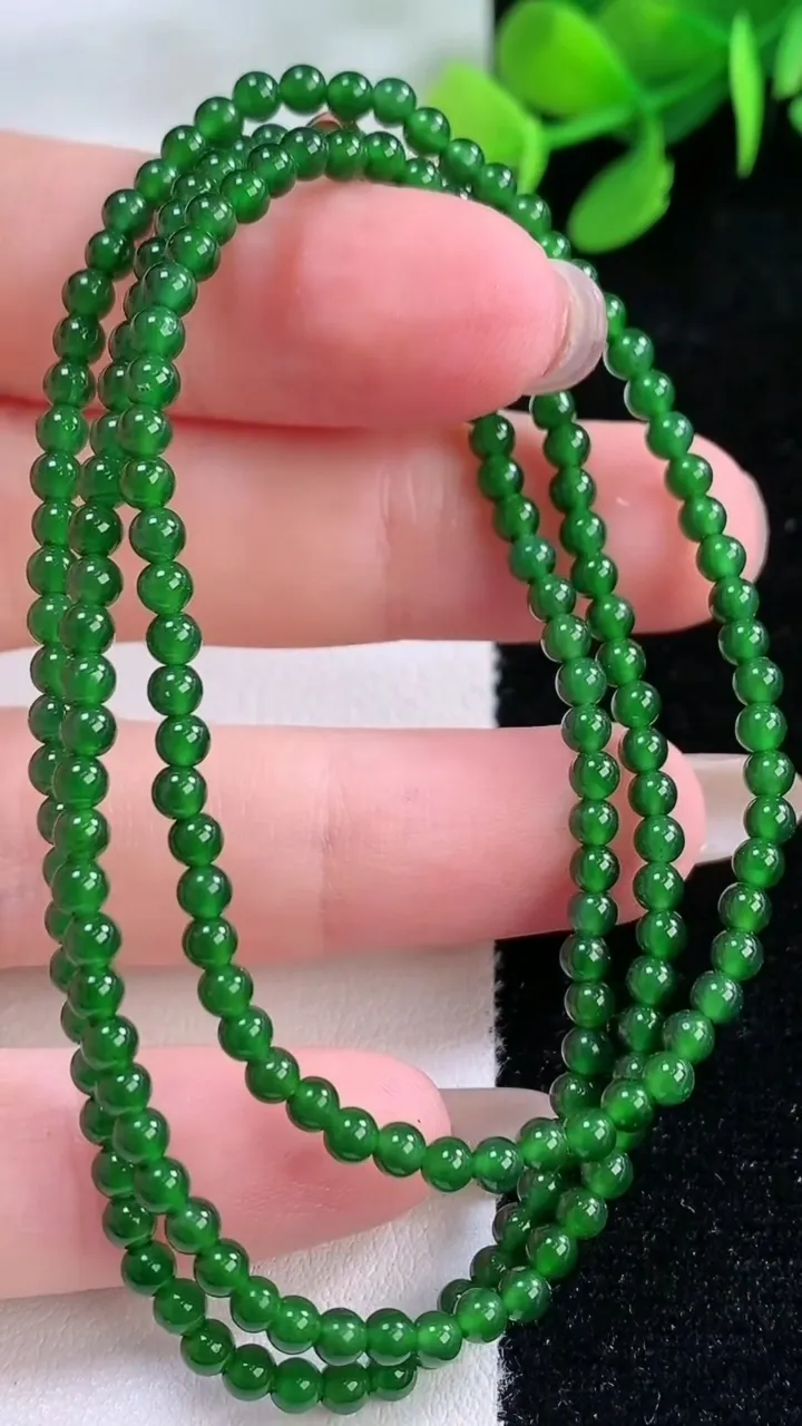 天然A货翡翠小米珠项链，尺寸2.8-178颗，重量:8.99g11月28日
工厂直销收藏佳品,种好水