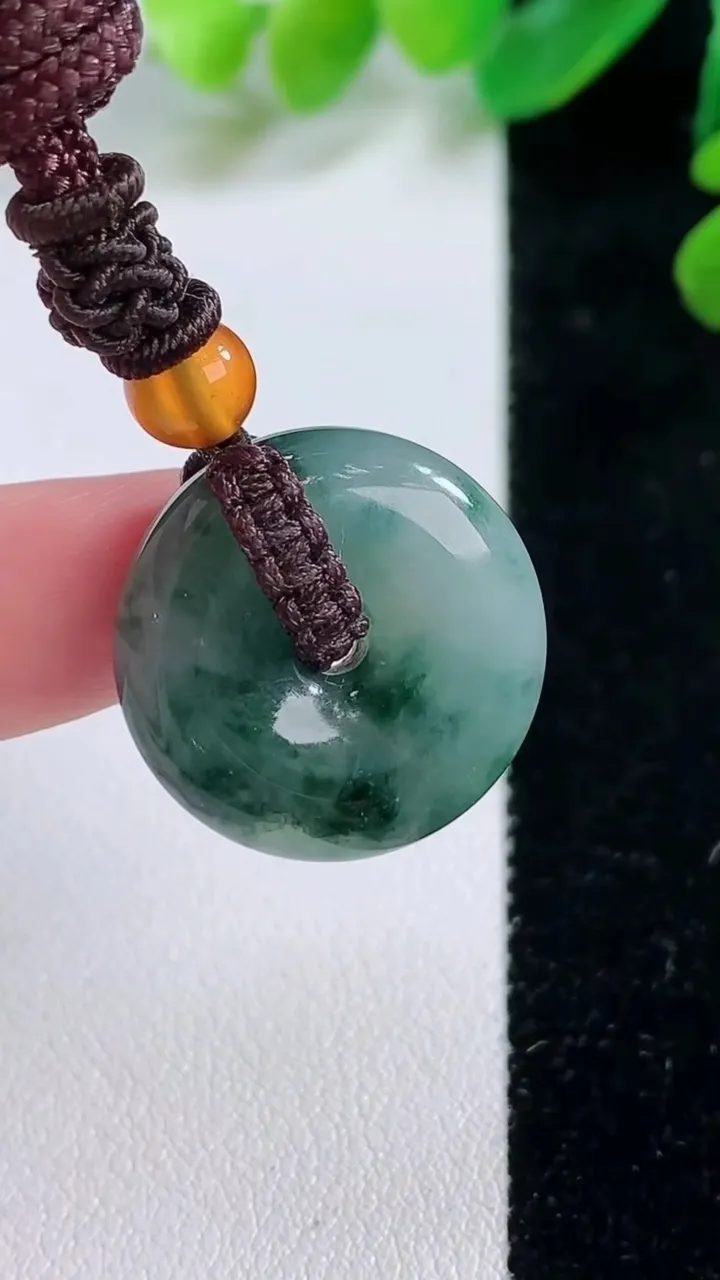 天然A货翡翠飘花平安扣吊坠，尺寸 21.5-7.1，重:6.94g
11月28日