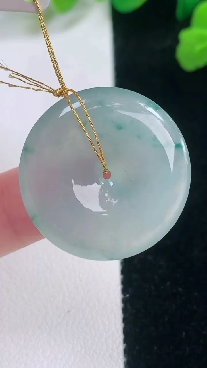 天然A货翡翠冰种飘花平安扣吊坠，尺寸26-5.7，重量:9.37g
11月28日