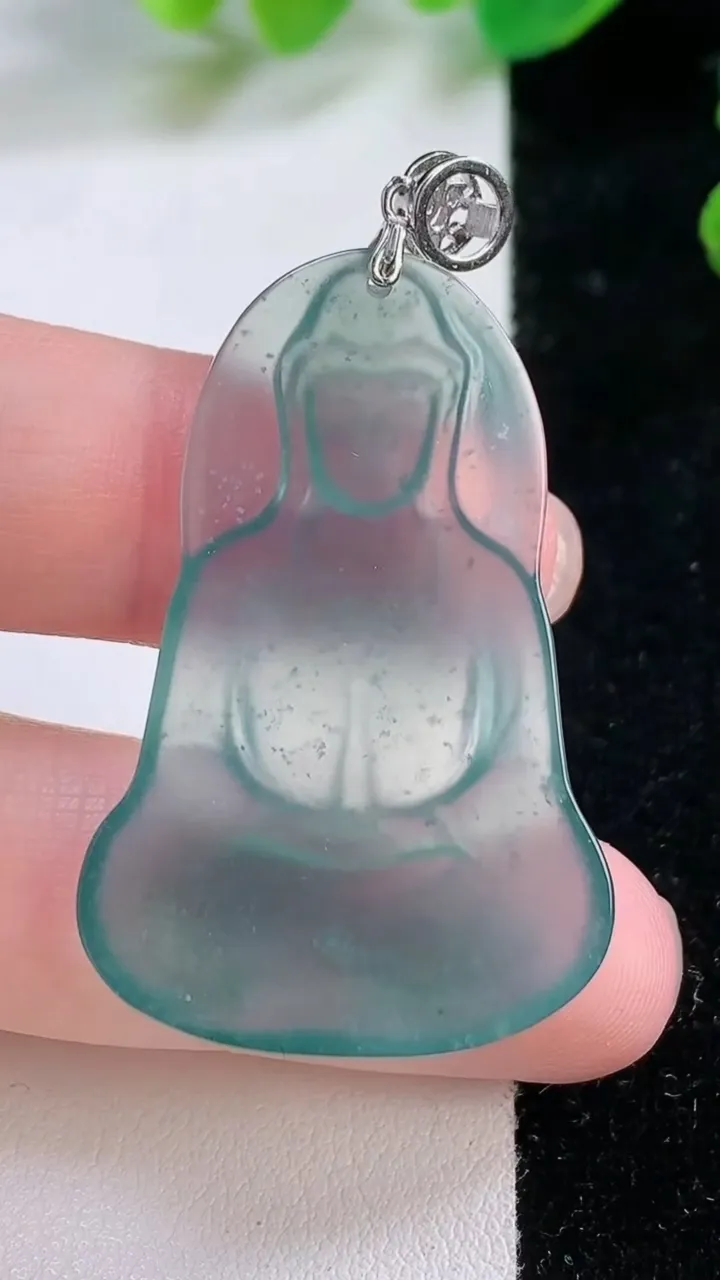 天然A货翡翠925银蓝水素衣观音吊坠，尺寸 47.6-26.5-3.5，重:6.17g
11月28日