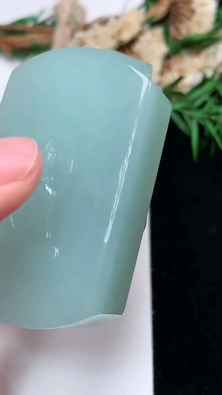 天然A货翡翠无相观音吊坠，尺寸54.6-36.5-12.8，重量:77.23g
11月28日