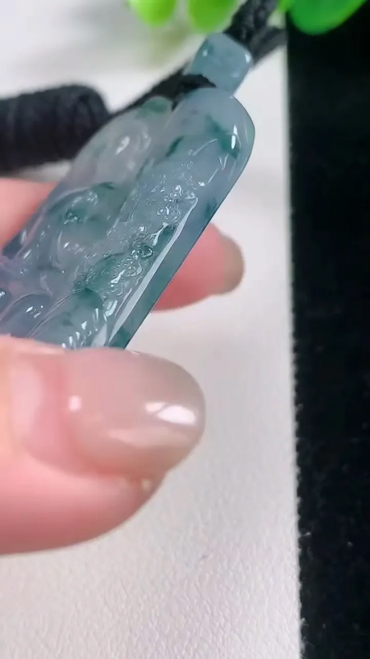 天然A货翡翠种紫罗兰飘花山水观音菩萨吊坠，尺寸62-38.5-5.9，重量:36.76g
11月28日