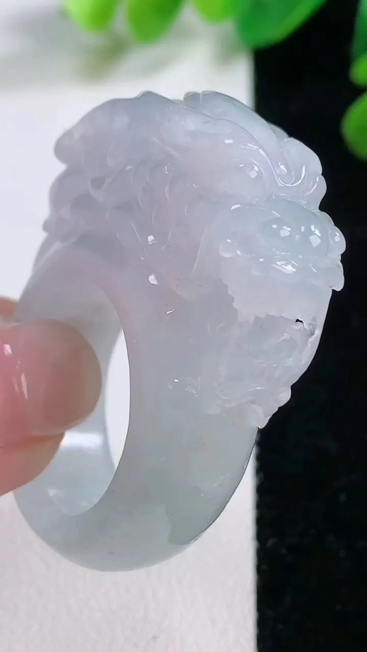 天然A货翡翠龙头指环扳指，尺寸 21.4-12.5-20，重:31.27g2025年11月28日
工