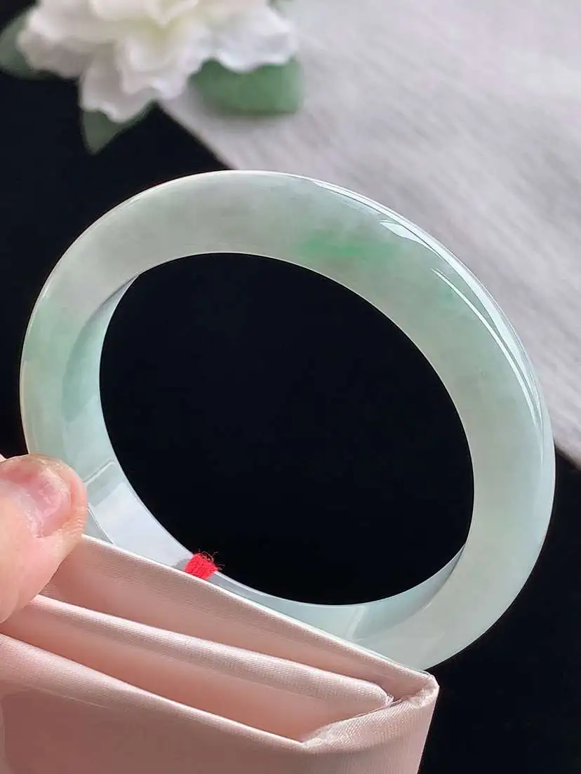 a货翡翠老坑冰种飘绿正装正圈手镯54-55圈口  尺寸54×11.5×8mm 1127