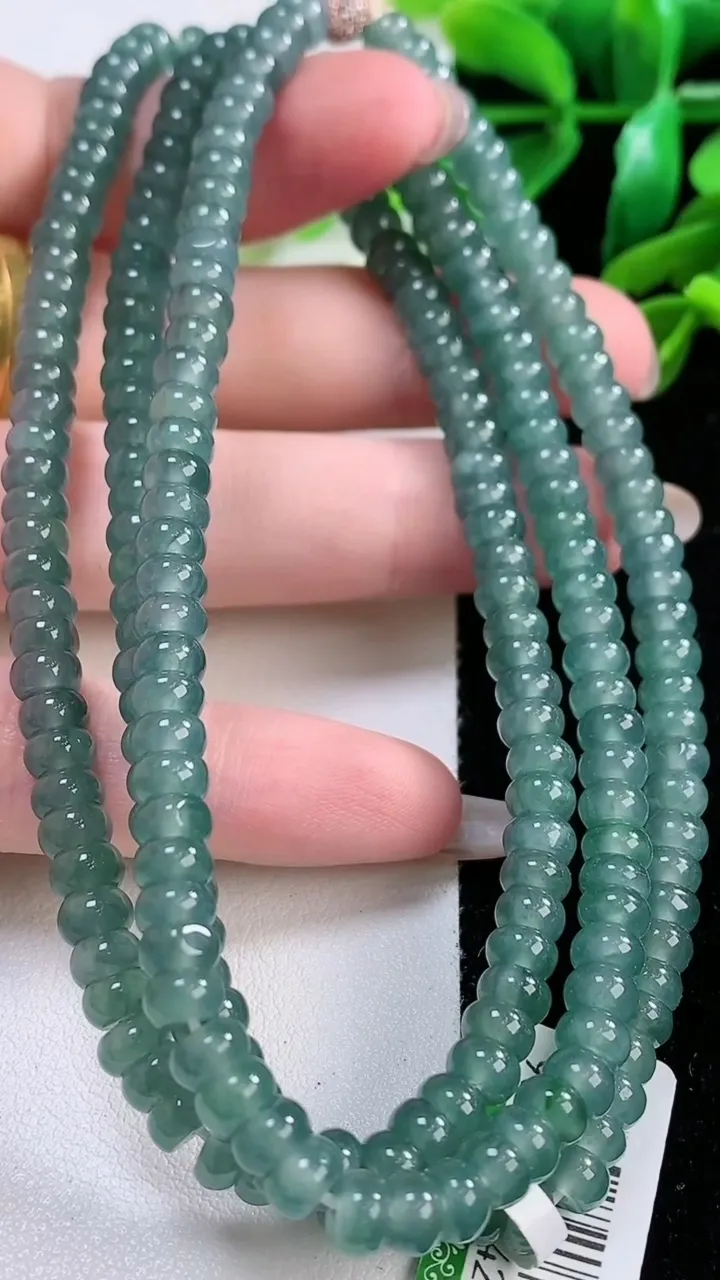 天然A货翡翠算盘珠项链，尺寸 5.4-229 颗，重:44.12g11月28日
工厂直销收藏佳品,种好水足，色泽均匀，有种有色，上手高大气！