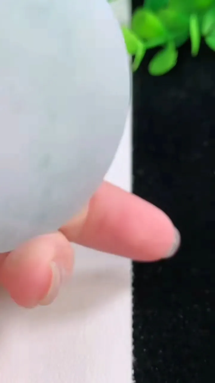 天然A货翡翠祥龙大日如来吊坠，尺寸55-5.8，重量:37.83g
11月28日