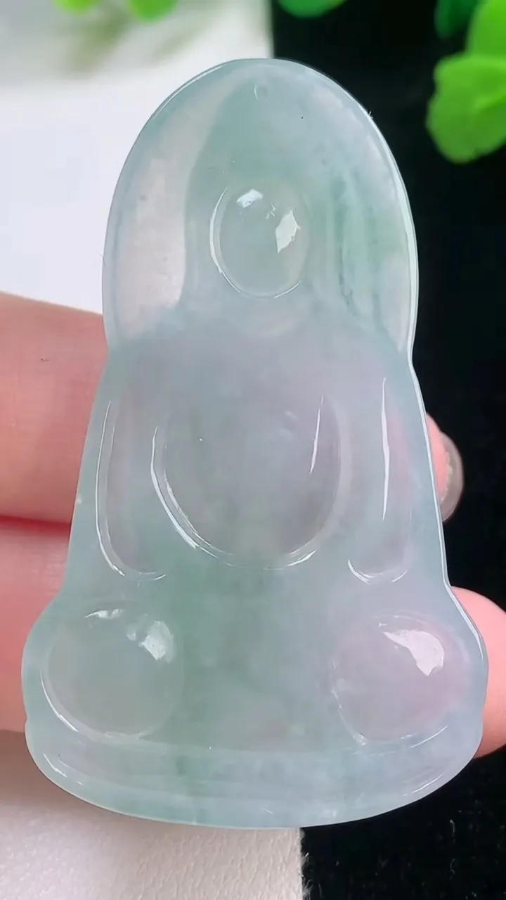 天然A货翡翠观音菩萨吊坠，尺寸53-31.4-5.6，重量:16.20g
11月28日