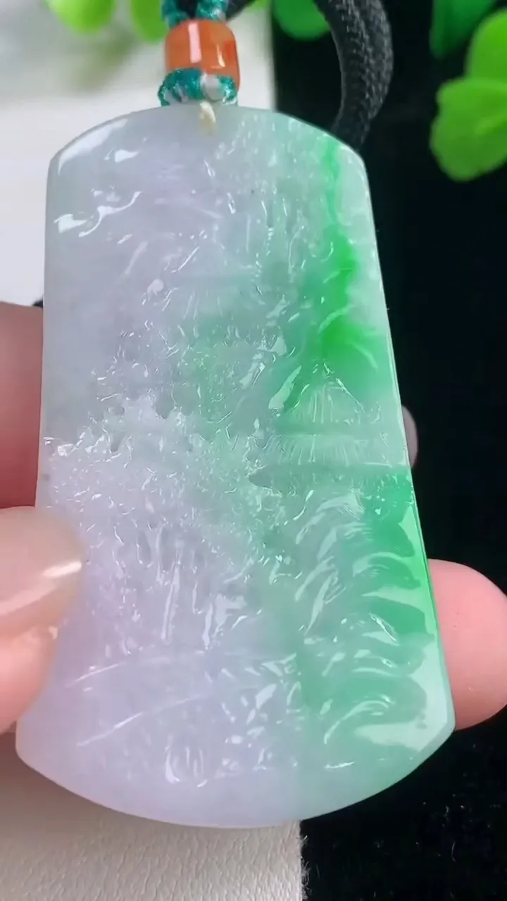 天然A货翡翠山水牌吊坠，尺寸54-30-5.6，重量:24.94g
11月28日