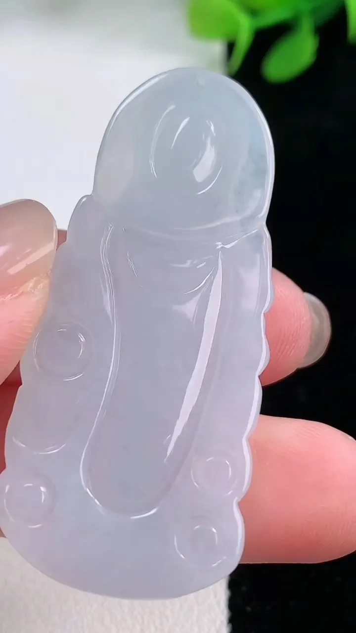 天然A货翡翠观音菩萨吊坠，尺寸49.6-22-5.9，重量:12.65g
11月28日