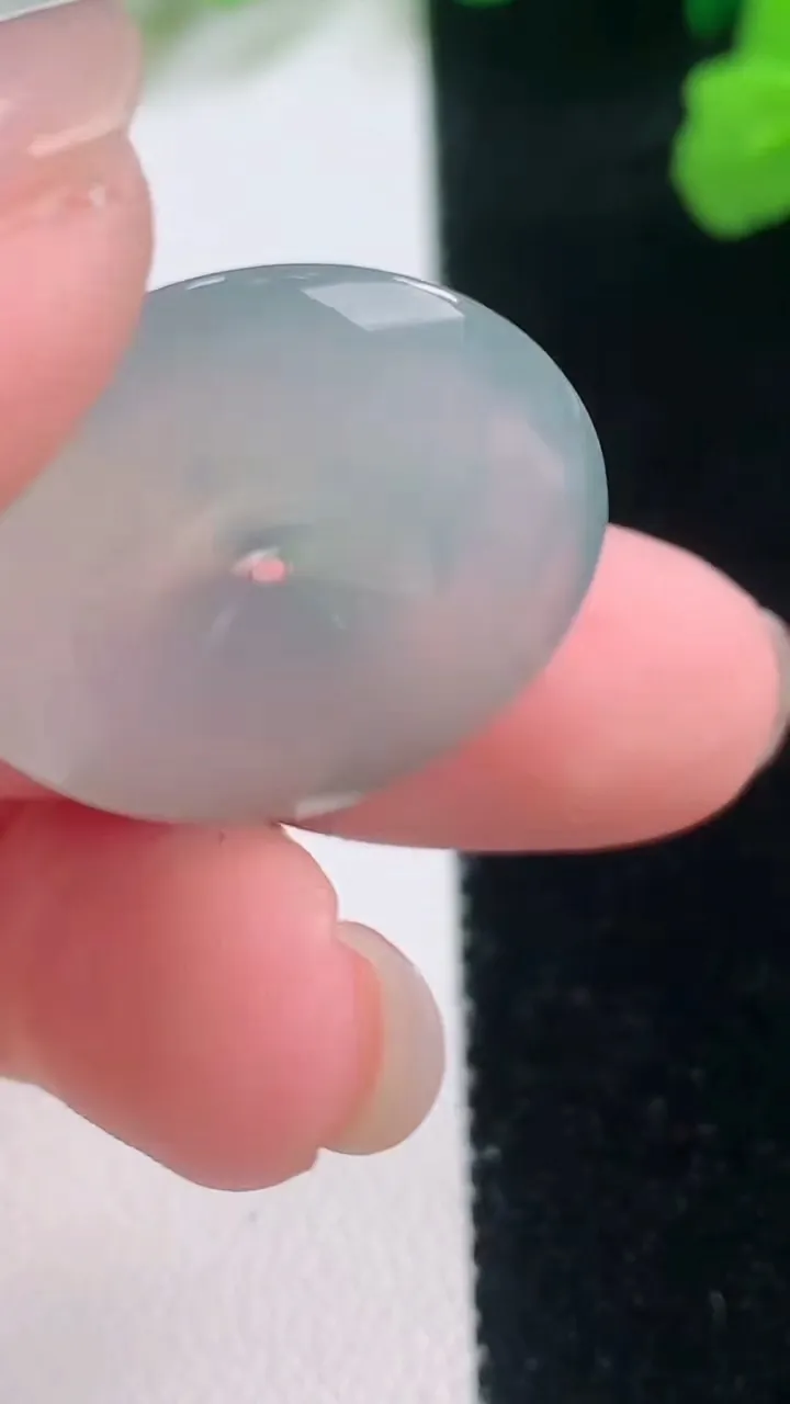 天然A货翡翠平安扣吊坠，尺寸25-4.8，重量:6.00g
11月28日