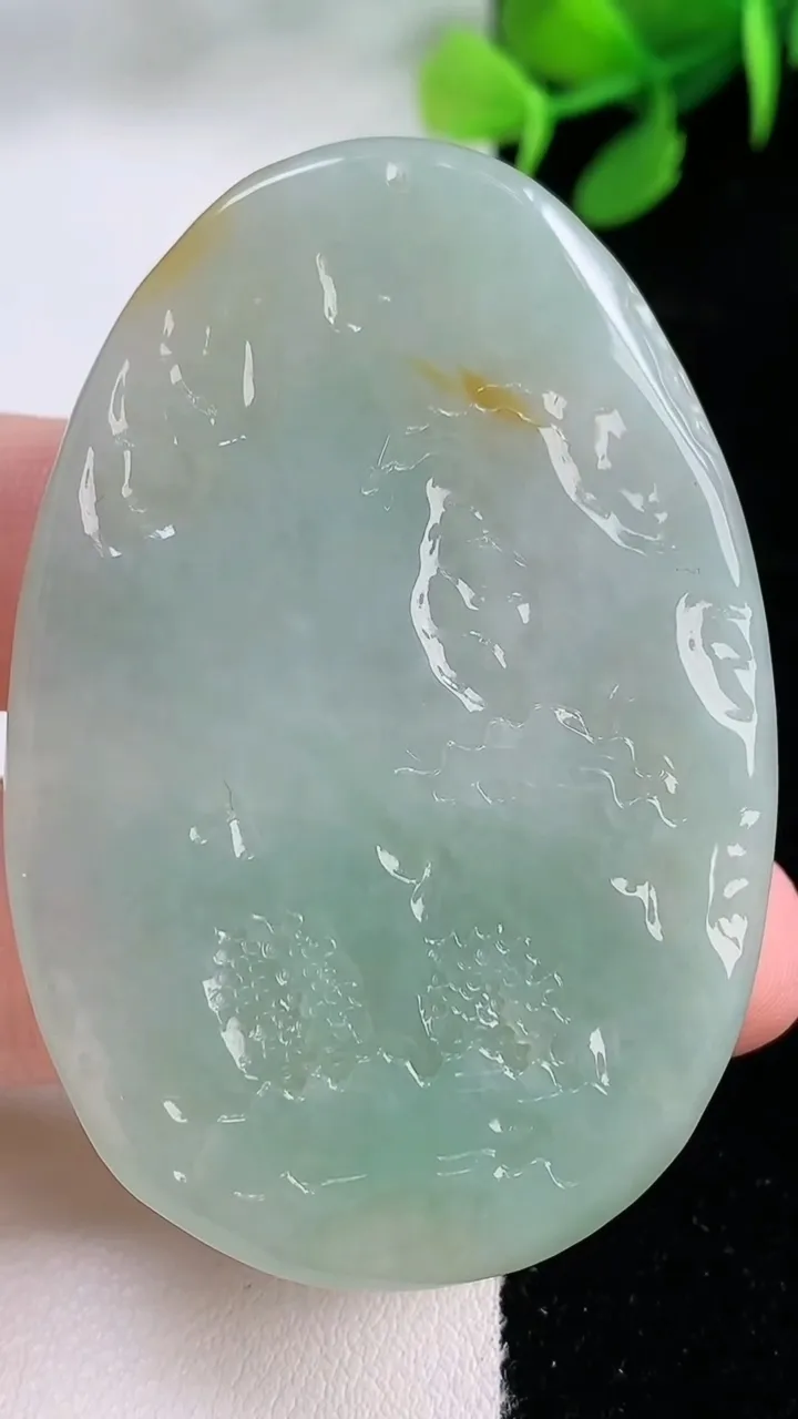 天然A货翡翠山水牌吊坠，尺寸58-38.5-5.6，重量:27.53g
11月28日