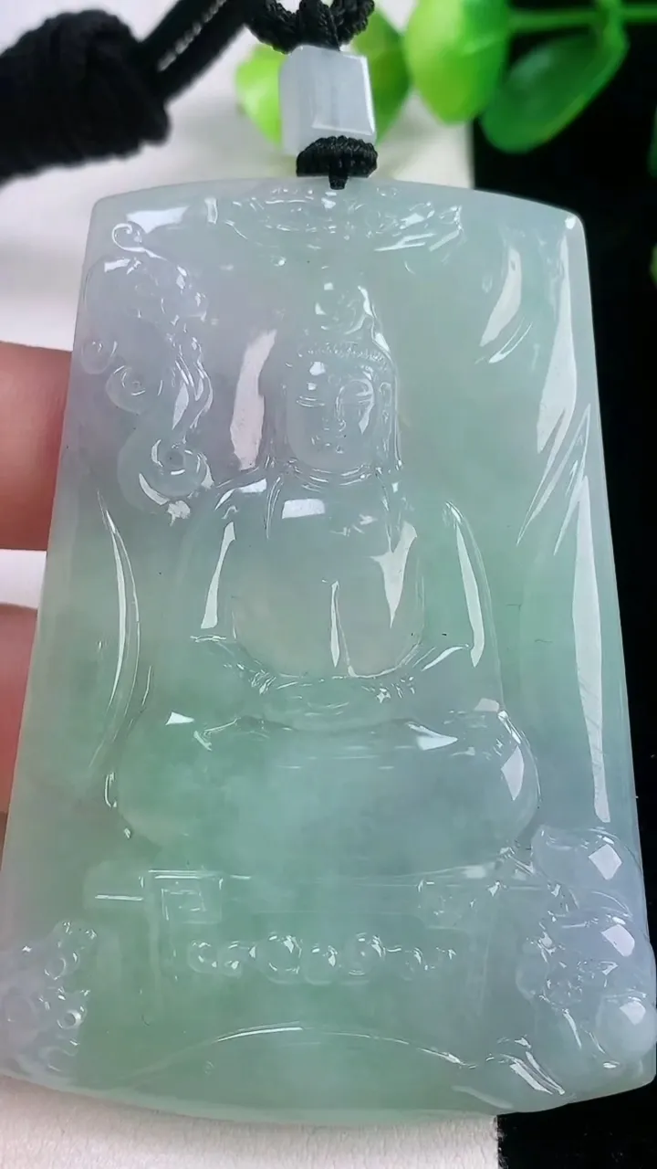天然A货翡翠文殊菩萨吊坠，尺寸68.6-47.7-5.3，重量:46.57g
11月28日