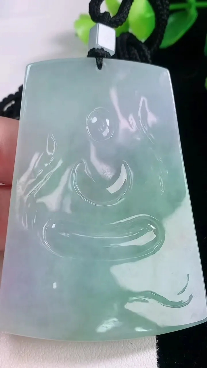 天然A货翡翠文殊菩萨吊坠，尺寸68.6-47.7-5.3，重量:46.57g
11月28日