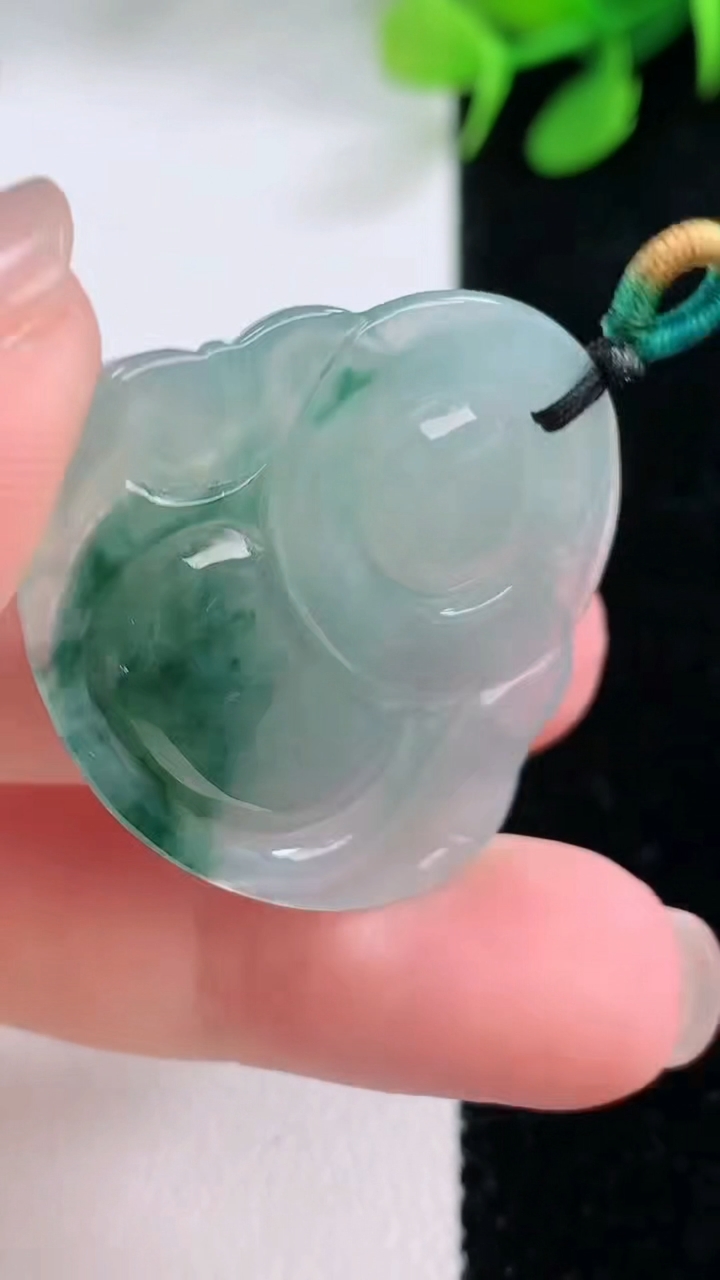 天然A货翡翠飘花佛公吊坠，尺寸30.5-34.5-5.9，重量:9.40g
11月28日