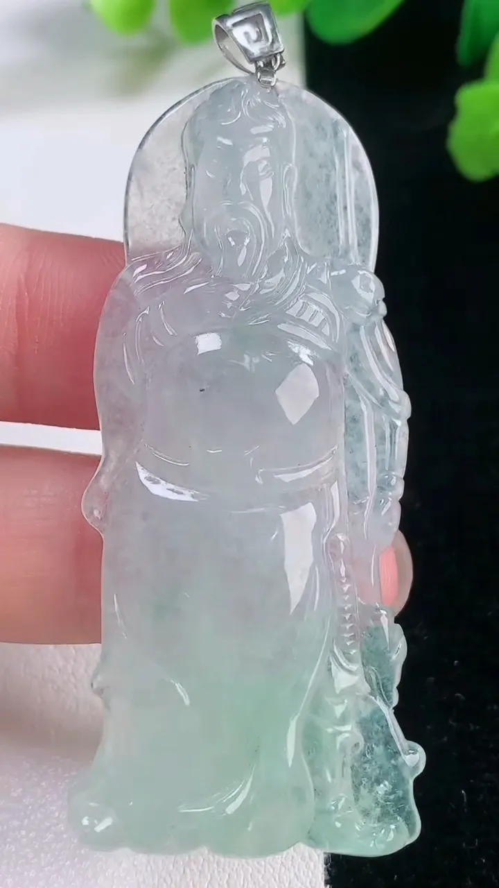 天然A货翡翠关公吊坠，尺寸59-24.6-5，重量:13.54g
11月28日