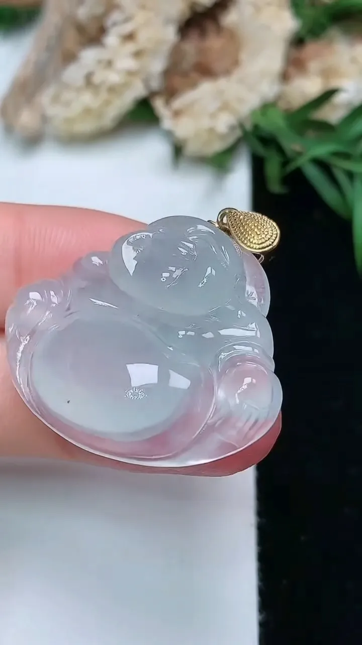 天然A货翡翠白冰佛公吊坠，尺寸26.4-31.6-7，重量:8.25g
11月28日