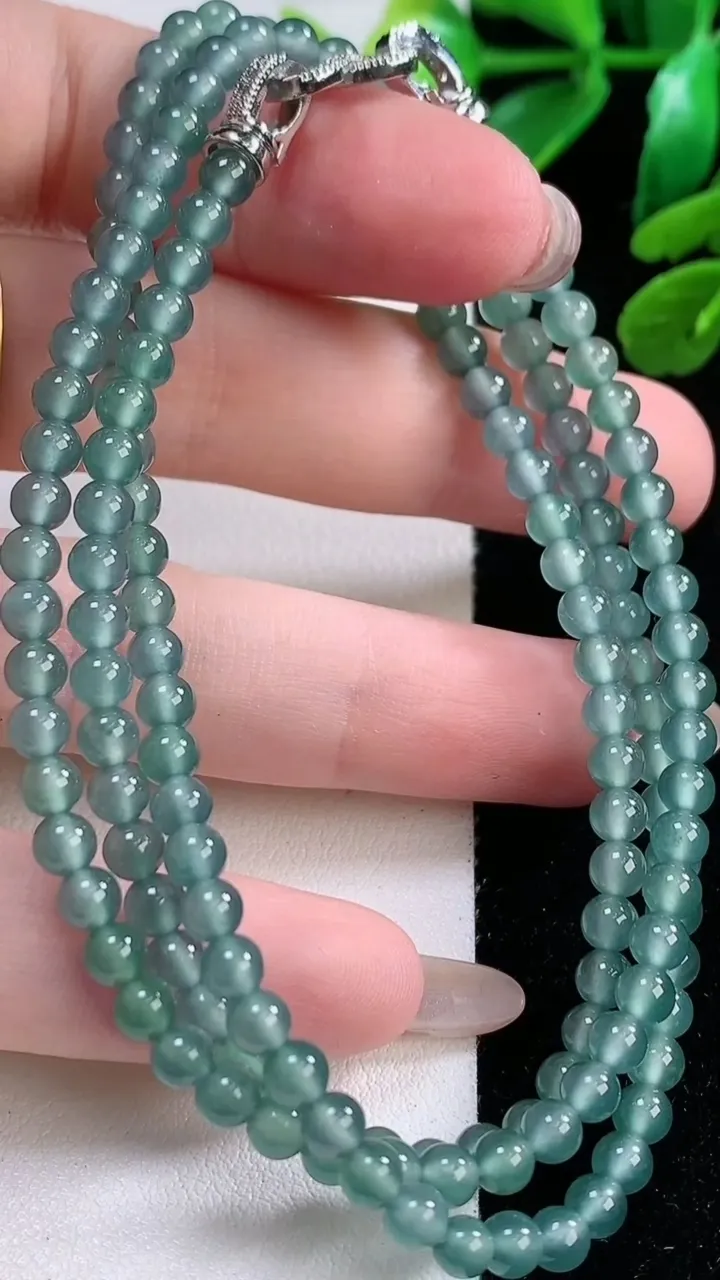 天然A货翡翠蓝水小米珠项链，尺寸4-154 颗，重:17.46g
11月28日