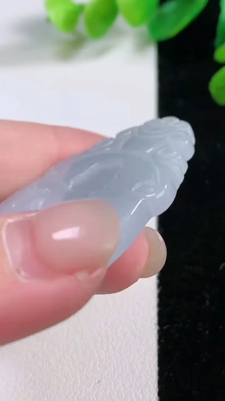 天然A货翡翠复古牌吊坠，尺寸 45-30.7-4.6，重:14.38g
11月28日