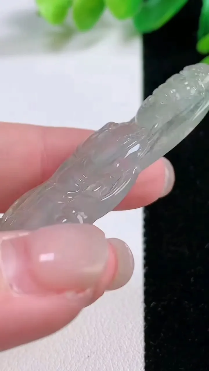 天然A货翡翠飘花观音菩萨吊坠，尺寸 60-22-5，重:10.94g
11月28日