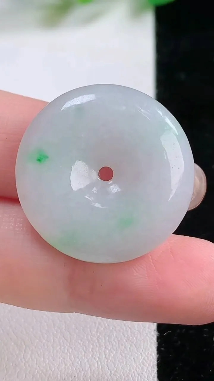 天然A货翡翠平安扣吊坠，尺寸 25.7-5，重:6.87g
11月28日