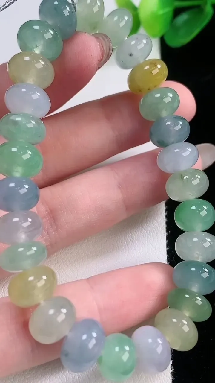 天然A货翡翠种三彩算盘珠手串，尺寸9.7-6.2-27颗，重量:34.02g11月28日
工厂直销收
