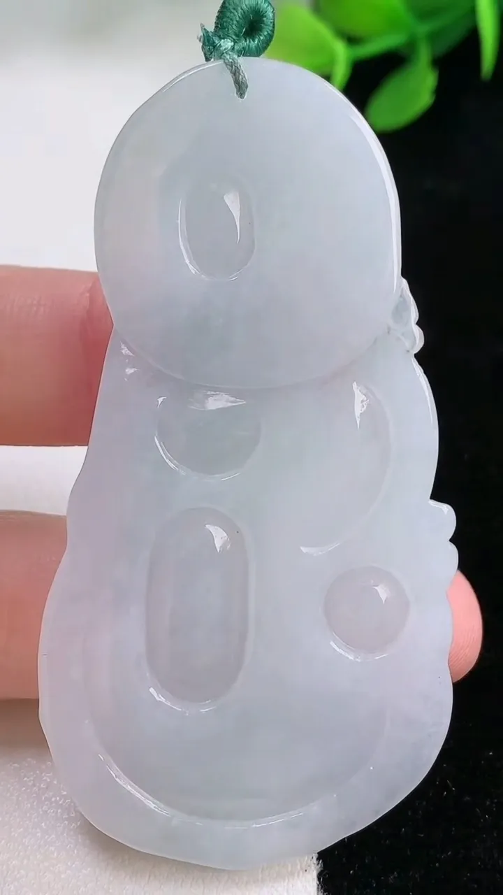 天然A货翡翠御龙关公观音菩萨吊坠，尺寸66.2-32.6-5.8，重量:22.02g
11月28日