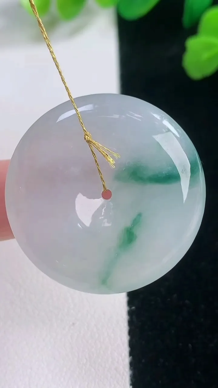 天然A货翡翠冰种飘花平安扣吊坠，尺寸31.6-6.2，重量:13.71g
11月28日